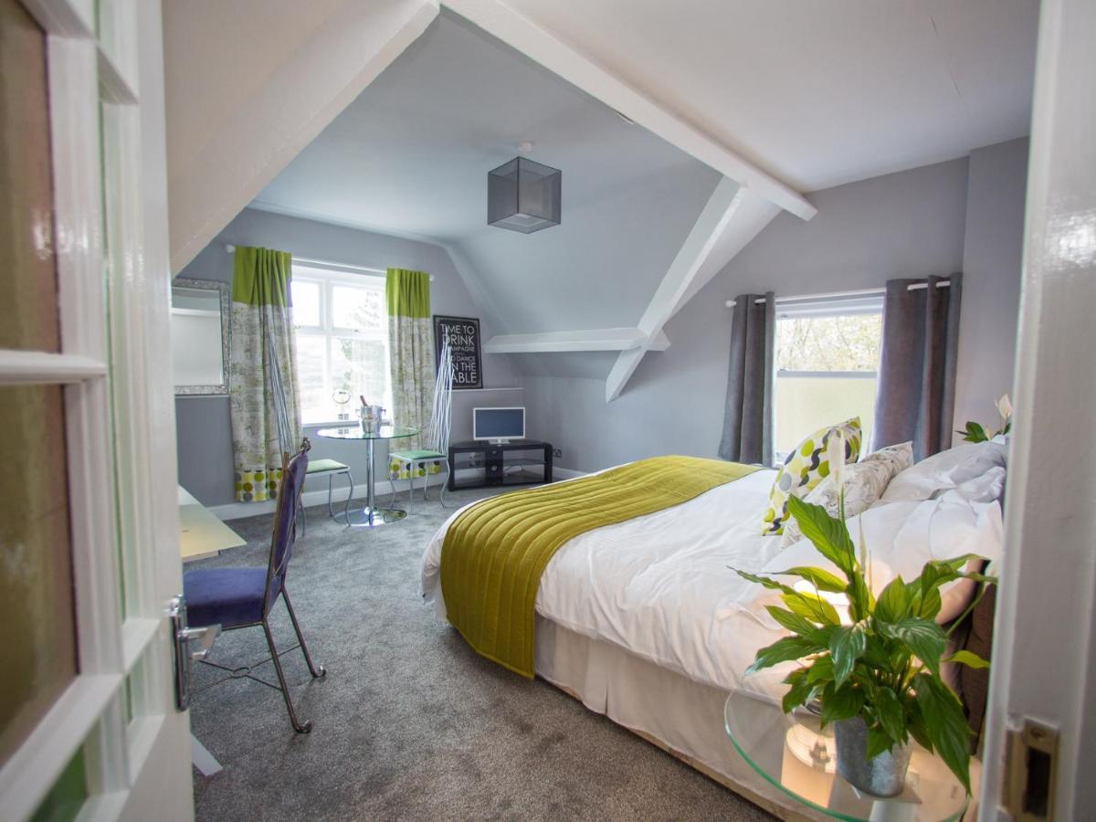 James' Place At Brynawel Мърдър Титфил Стая снимка